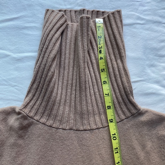 The Reset R Label wool cashmere blend turtle neck sweater. Camel color. Women M. - Picture 3 of 7